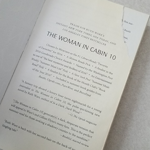 The Woman in Cabin 10 paperback book - Picture 3 of 6